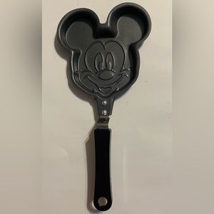 Mickey Mouse pancake pan